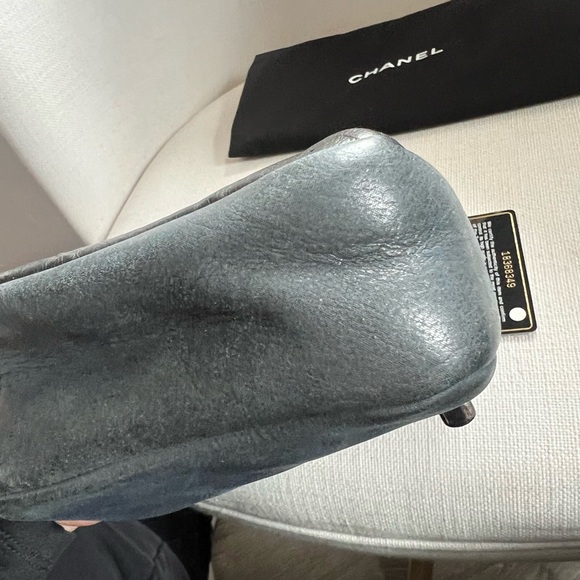 Chanel Black and blue Quilted Shoulder Bag - Picture 14 of 16